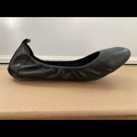 Cole Hann Black Leather Ballet Flats Size 7 - Picture 3 of 7